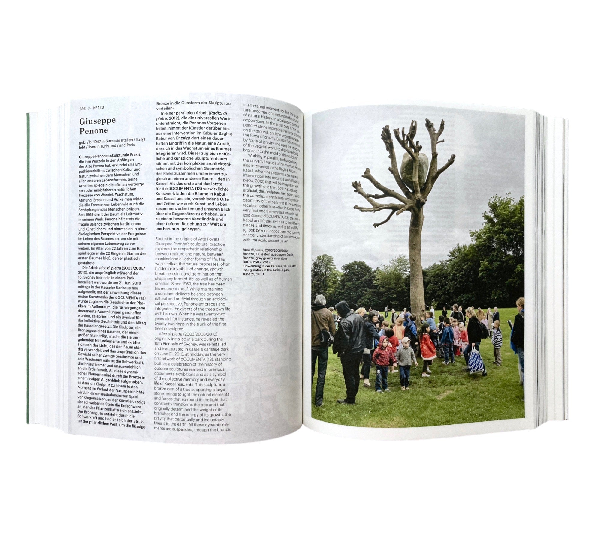 dOCUMENTA (13): Das Begleitbuch/The Guidebook